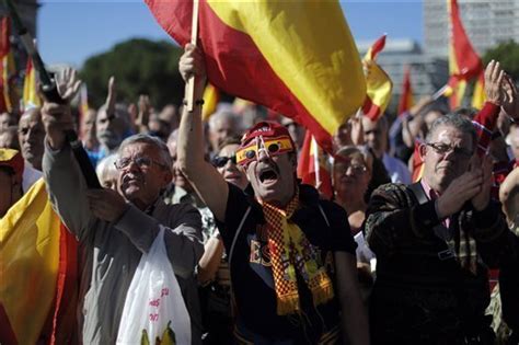 Spaniards protest release of ETA prisoners .